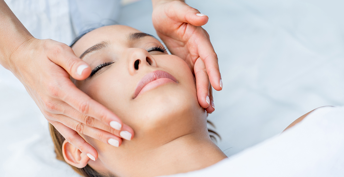 Read more about the article What Is the Difference Between an Esthetician and a Medical Esthetician?