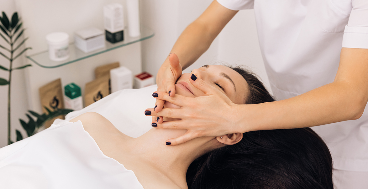 Read more about the article How To Become A Medical Esthetician