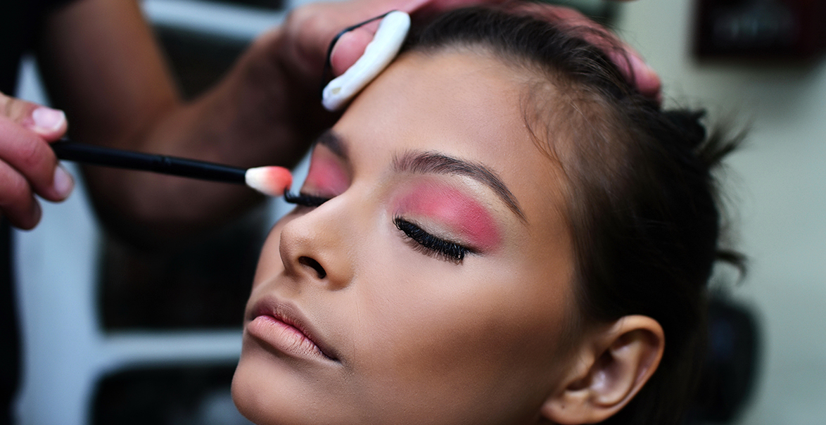 Read more about the article Why You Should Attend A Makeup Artist School