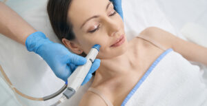 Read more about the article HydraFacials: 5 Benefits of This Amazing Treatment