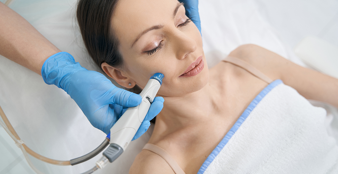 Read more about the article HydraFacials: 5 Benefits of This Amazing Treatment
