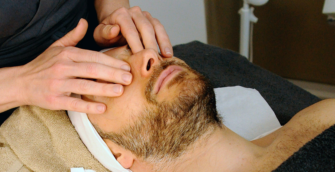 Read more about the article Discover the Path to Facial Excellence: Find the Nearest Facial Training Facility