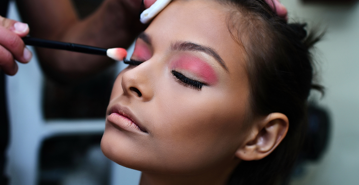 Read more about the article Unlock Your Artistic Potential: Become a Makeup Artist through Nima